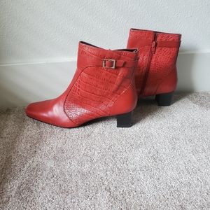 Giovanni Red Booties Size 10